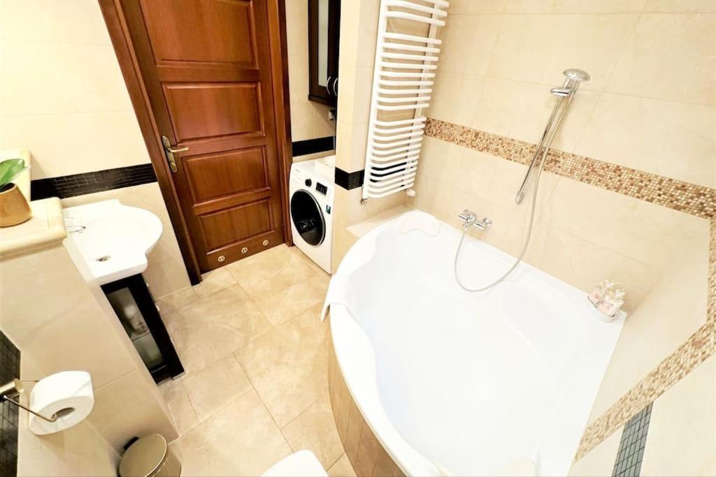 Exclusive Penthouse Near Citycenter 120M2 +Netflix Cracovia Esterno foto